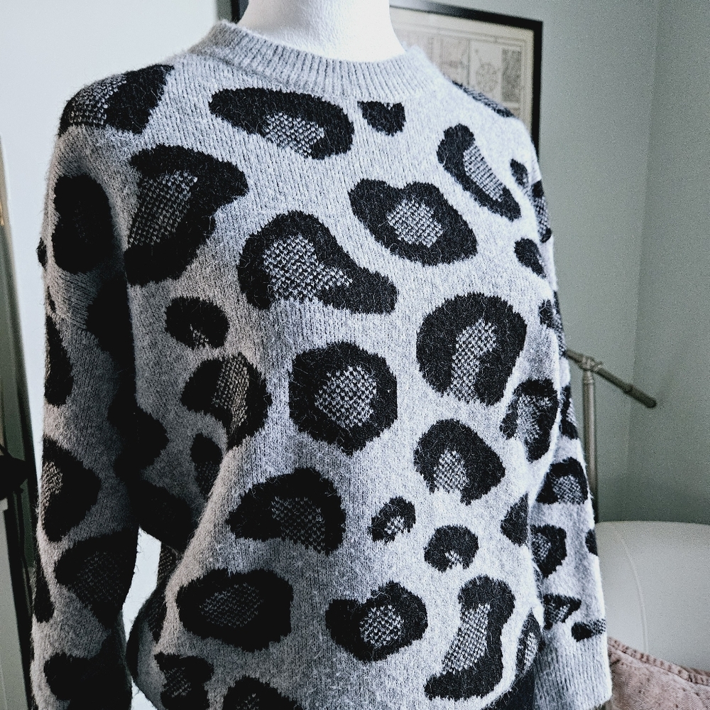 Dreamer by Debut Leopard Print Sweatwr Size XS